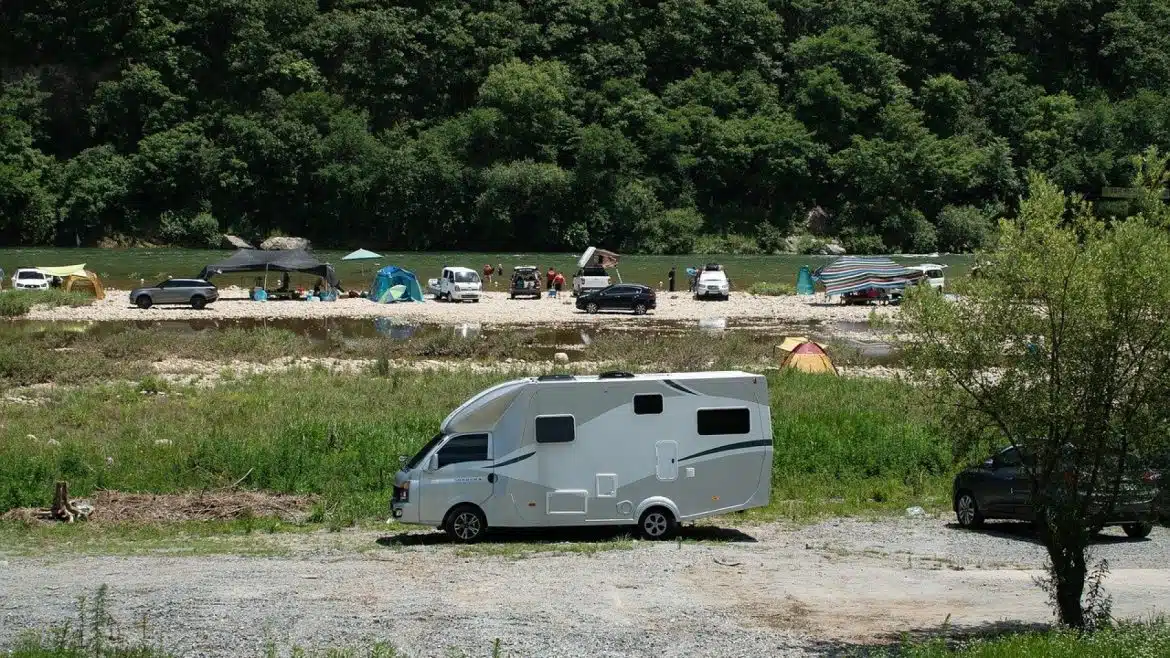 Vivre l'expérience de la télévision par satellite en camping-car...